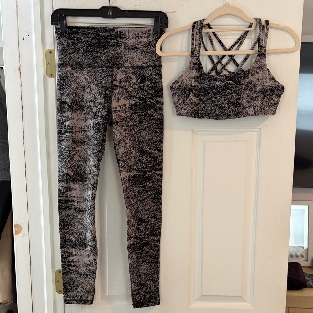 Athleta Women's Black Patterned Leggings & Sport Bra Set